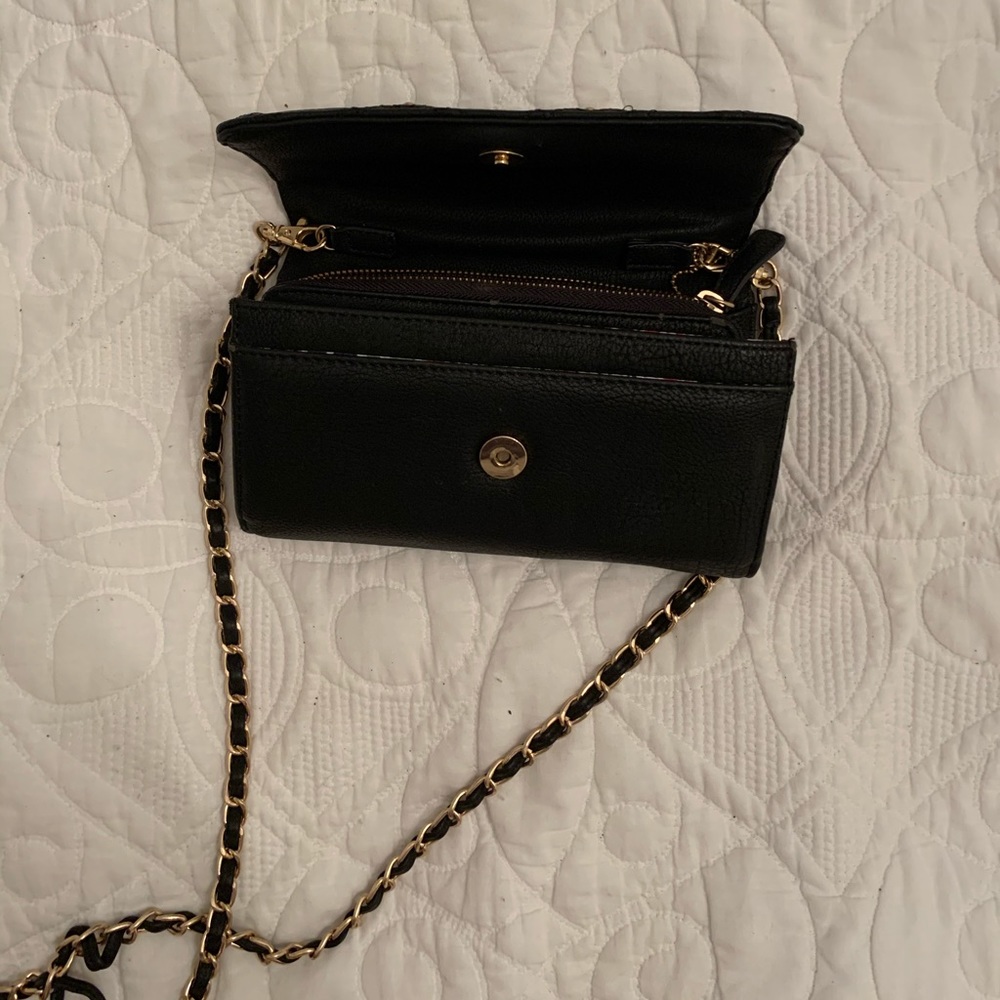 Black clutch
